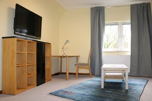 TV, computer monitors - Elbapartment / 5 minutes to Willkomm-Höft (Wedel)