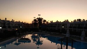 Outdoor pool - Bungalow in Campo Internacional de Maspalomas (Las Palmas de Gran Canaria)