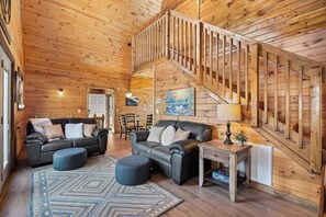 Smart TV, caminetto, videogiochi, lettore DVD