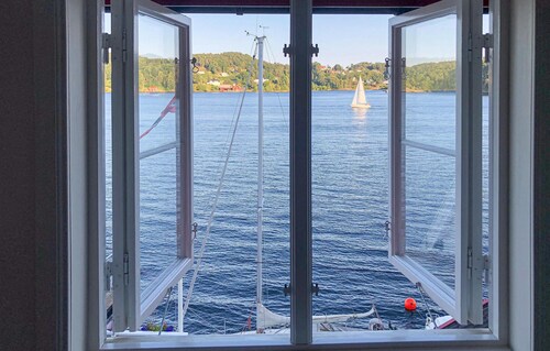 Stunning apartment in Arendal with WiFi