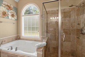 Combined shower/tub, jetted tub, hair dryer, towels - Family Resort! MINI GOLF, heated pool, lakefront, hot tub, game & theater room! (Catawba)