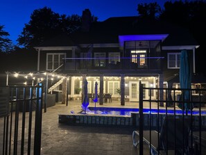Exterior - Family Resort! MINI GOLF, heated pool, lakefront, hot tub, game & theater room! (Catawba)