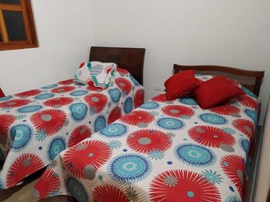 2 chambres, bureau, Wi-Fi gratuit, draps fournis
