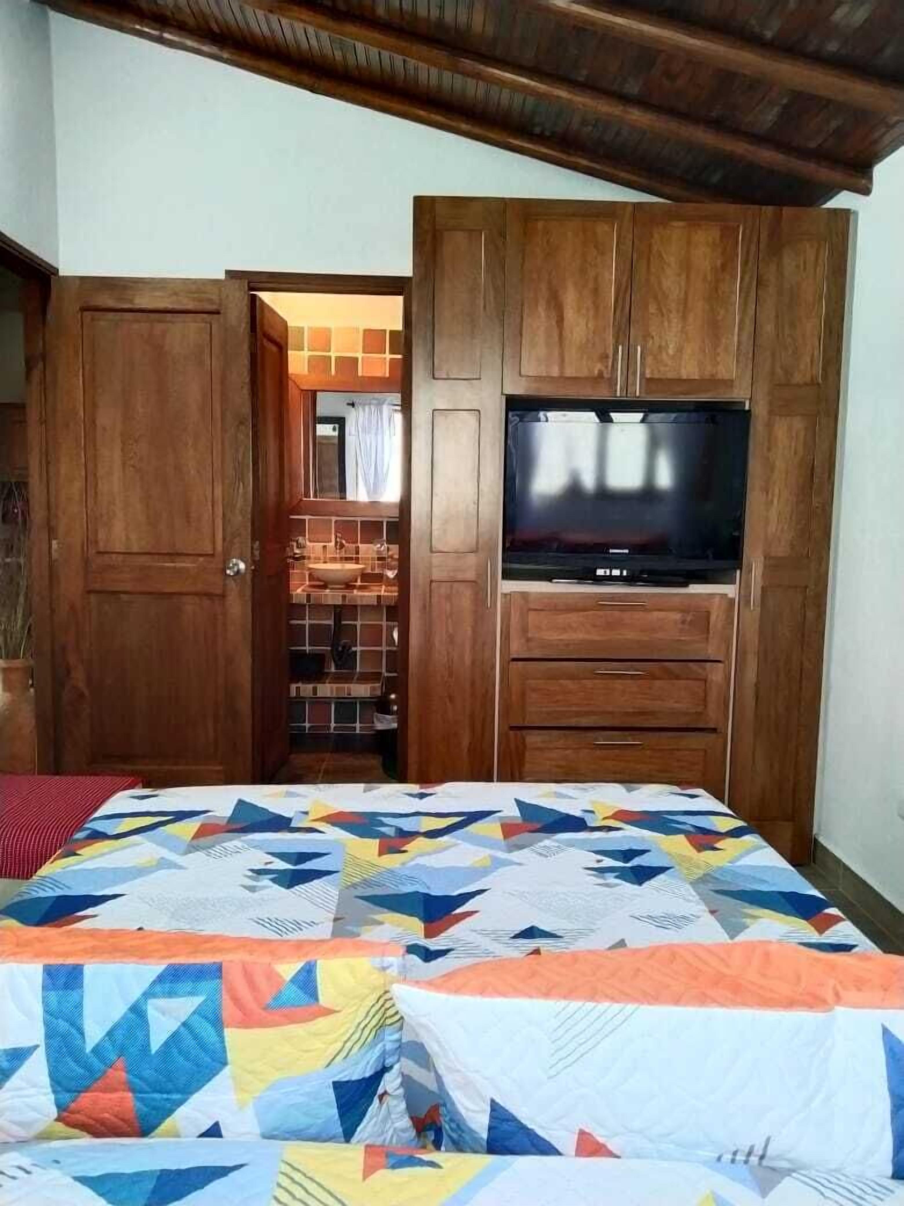 2 bedrooms, desk, free WiFi, bed sheets