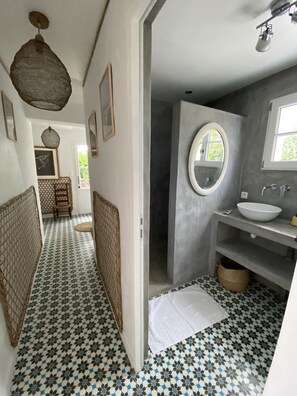 Bathtub