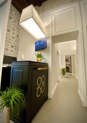 Lobby - B&B L'Infinito 88 Charmant Rooms - Room 2 - Triple De Luxe (Napoli)