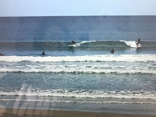 Small self contained studio with private deck, 5 mins walk to beach(vaccinated)