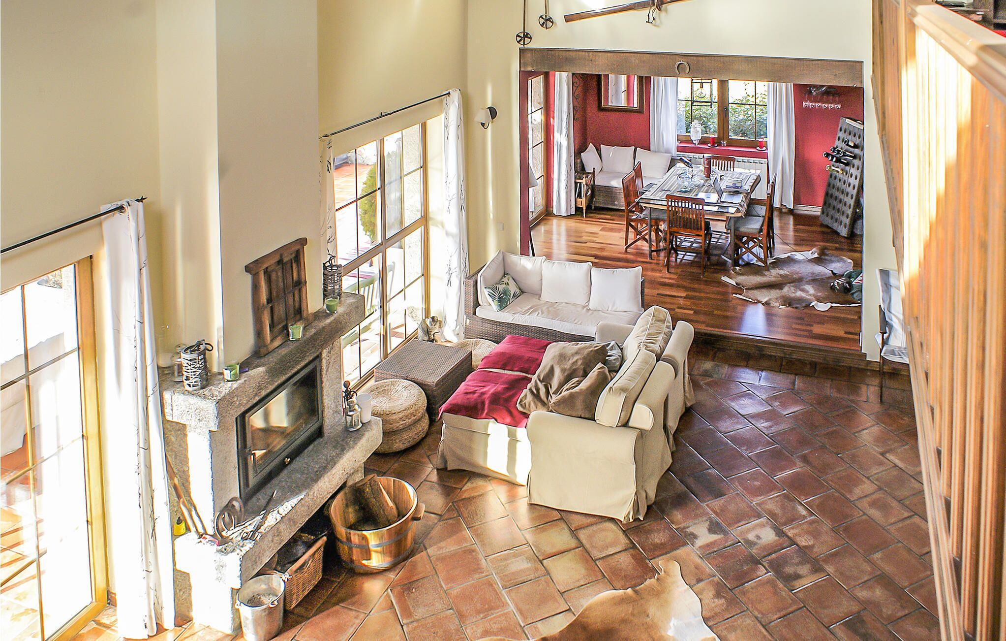 Smart TV, chimenea y futbolito 