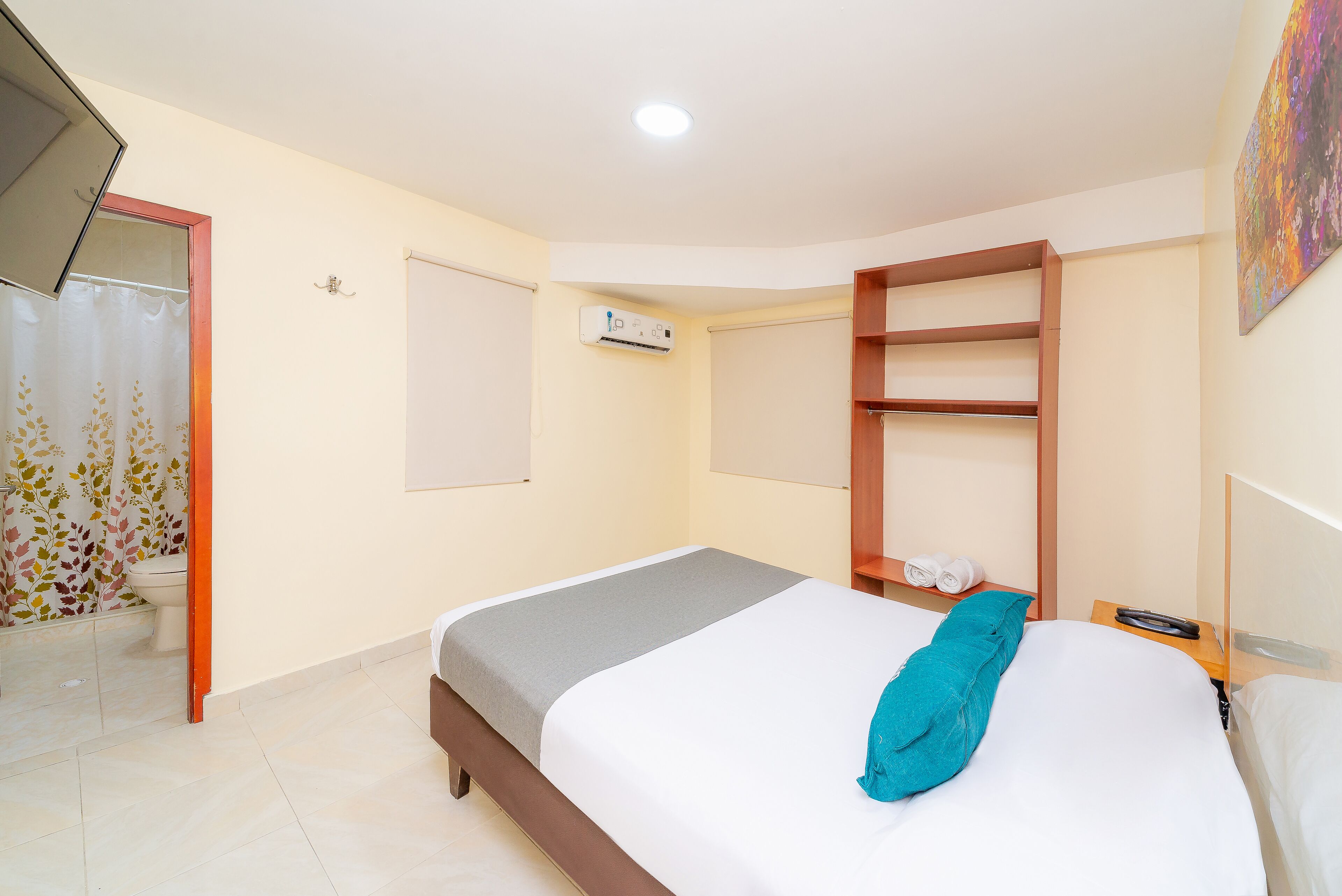 double room | hypo-allergenic bedding, free wifi, bed sheets