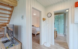 2 bedrooms, travel crib, free WiFi