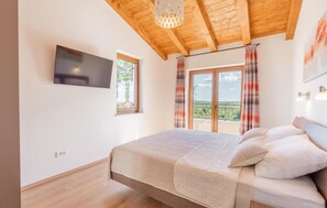 3 bedrooms, WiFi, bed sheets