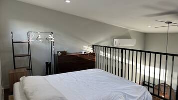 1 bedroom, travel cot, WiFi, bed sheets