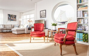 Fireplace, DVD player, stereo