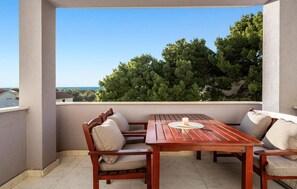 Outdoor dining - Beach front home in Primosten with house sea view (Primosten)