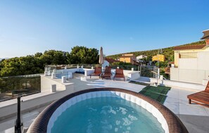 Pool - Beach front home in Primosten with house sea view (Primosten)
