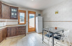 Fridge, stovetop, dishwasher, coffee/tea maker