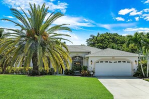 Exterior - Cape Coral Dream Lake Villa - Heated Pool & Spa (Cape Coral)
