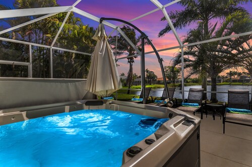 Cape Coral Dream Lake Villa - Heated Pool & Spa