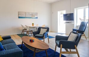 TV - Amazing apartment in Nexø with kitchen (Nexø)