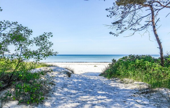 Beach nearby - Amazing apartment in Nexø with kitchen (Nexø)