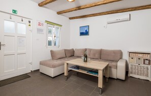 TV - Cozy home in Sveti Jakov with kitchen (Sveti Jakov)