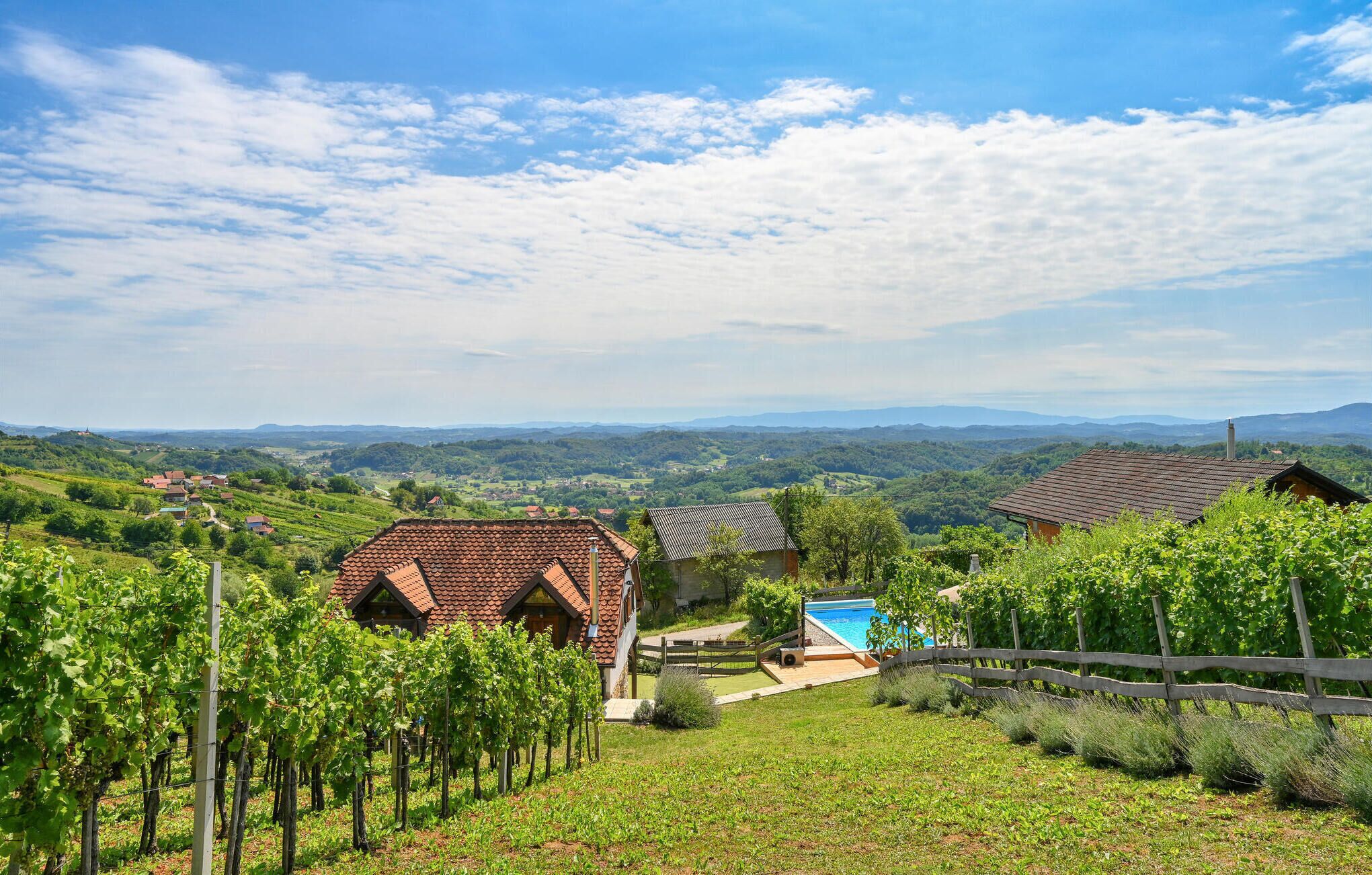 Lämmitetty uima-allas