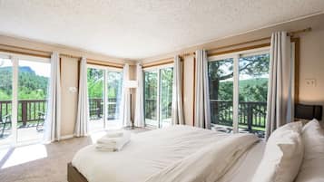 3 chambres, bureau, fer et planche Ă repasser, lit parapluie