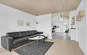 Smart TV, table tennis
