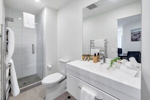 Departamento | Baño | Regadera, amenidades de baño gratuitas, secadora de cabello, toallas 