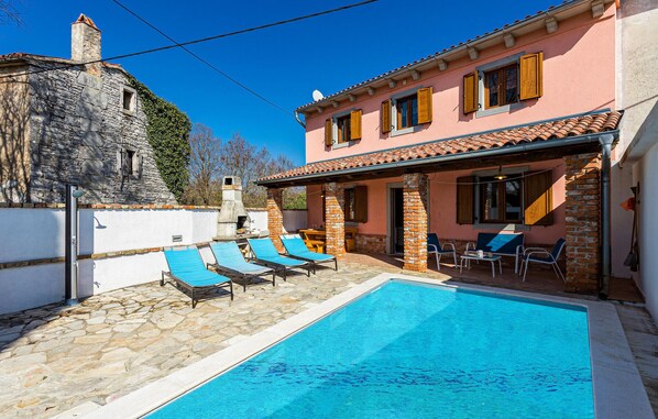 Pool - Amazing home in Poljaki (Poljaki)