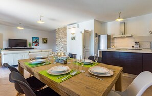 Dining - Nice home in Poljaki with WiFi (Poljaki)