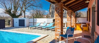 Nice home in Poljaki with WiFi