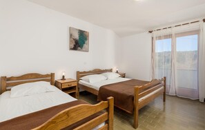 2 bedrooms, travel crib, free WiFi, bed sheets - Lovely apartment in Rab with kitchen (Rab)