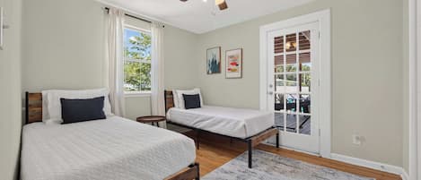 4 chambres, espace de travail pour ordinateur portable