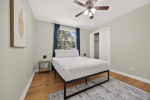 4 bedrooms, laptop workspace, iron/ironing board, free WiFi - Pure GOLD on Emerald Isle - 4BR, Patio, WIFI (Jacksonville)