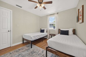 4 bedrooms, laptop workspace, iron/ironing board, free WiFi