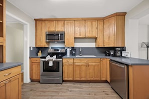 Coffee/tea maker, fridge, microwave, oven - Pure GOLD on Emerald Isle - 4BR, Patio, WIFI (Jacksonville)