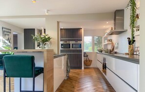 Fridge, oven, stovetop, dishwasher - Cozy home in Bergen with WiFi (Bergen)