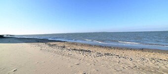 GĂźte de 2 Ă 12 personnes commerces et plage Ă pied