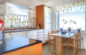 Fridge, stovetop, dishwasher, coffee/tea maker - Nice home in Allinge with kitchen (Allinge)