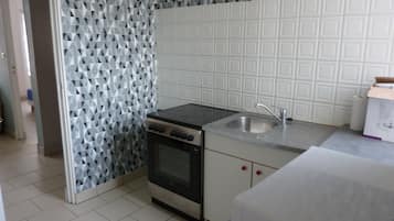 Mikrowelle, Wasserkocher mit Kaffee-/Teezubehör