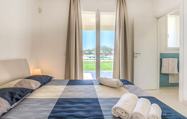 2 bedrooms, travel crib, free WiFi