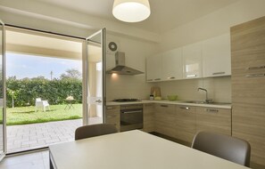 Refrigerador, placa de cocina, lavavajillas, cafetera/tetera