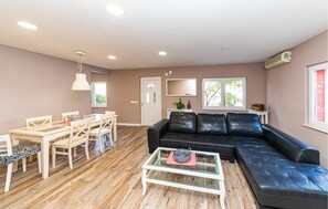 TV - Amazing home in Vinisce with WiFi (Vinisce)