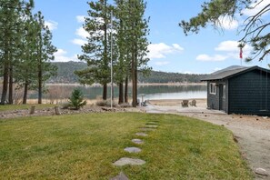 Property grounds - Waterfront. Gameroom, Dock in water. Spa. Firepit. (Big Bear Lake)
