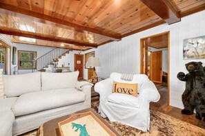 Smart TV, fireplace, foosball, offices - Waterfront. Gameroom, Dock in water. Spa. Firepit. (Big Bear Lake)
