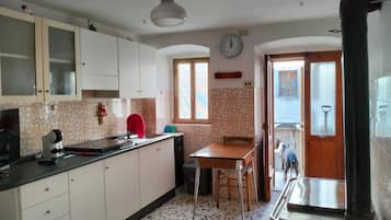 雪櫃、爐具、咖啡機/沖茶器、廚房用具/餐具/器皿