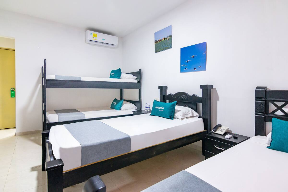 Hypo-allergenic bedding, free WiFi, bed sheets