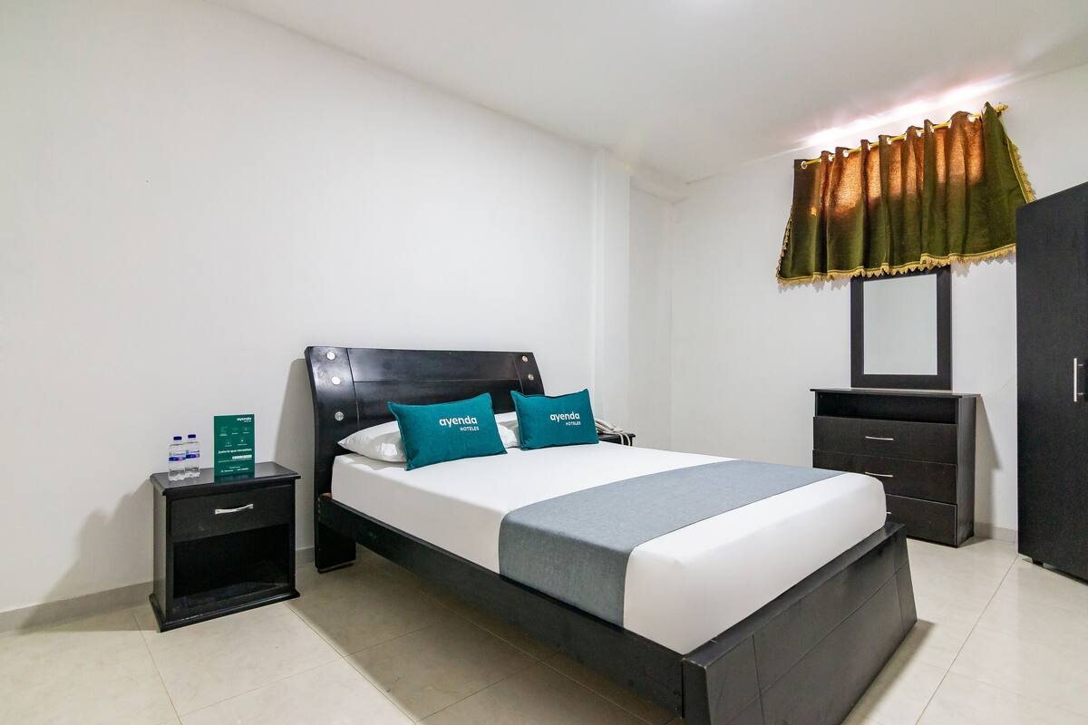 Hypo-allergenic bedding, free WiFi, bed sheets