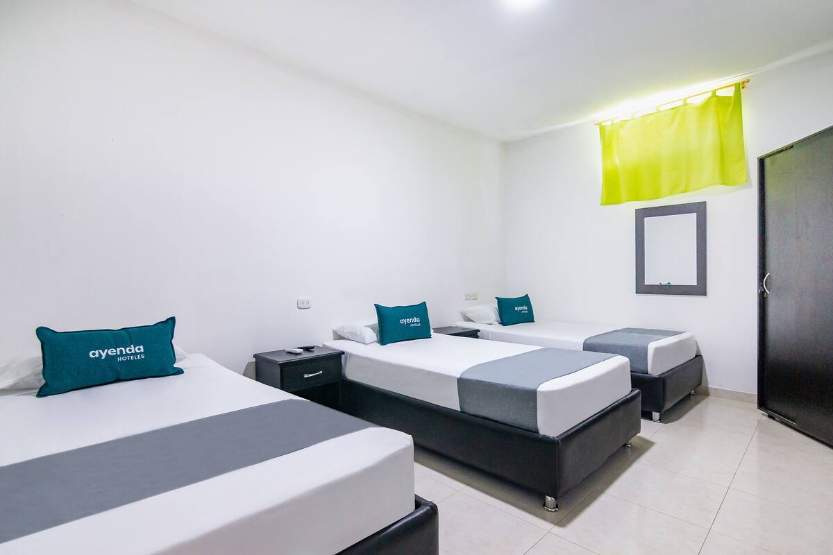 Hypo-allergenic bedding, free WiFi, bed sheets